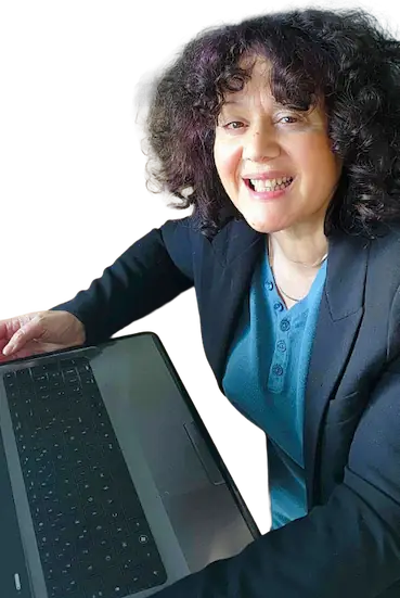 Photo de Florence LEFORESTIER - Consultante Audit & SEO souriante devant son ordinateur